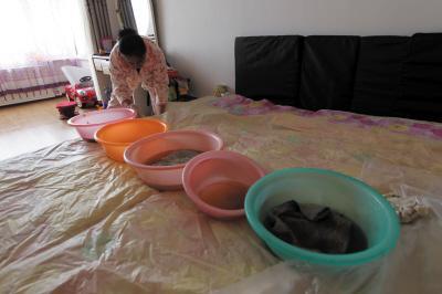福清楼上漏水，住户失联，小区没物管，业主维权难！律师来支招……